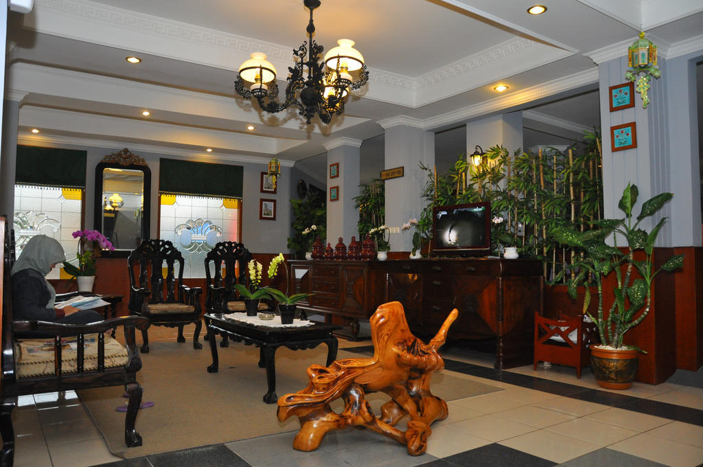 Ghotic Hotel *