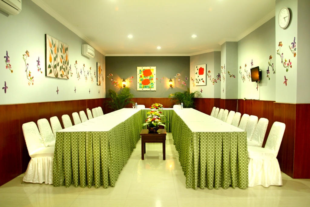 Ghotic Hotel *