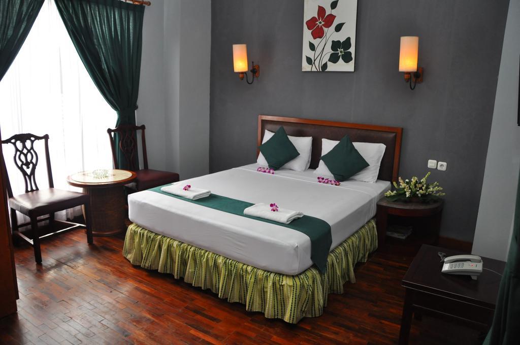 Ghotic Hotel *