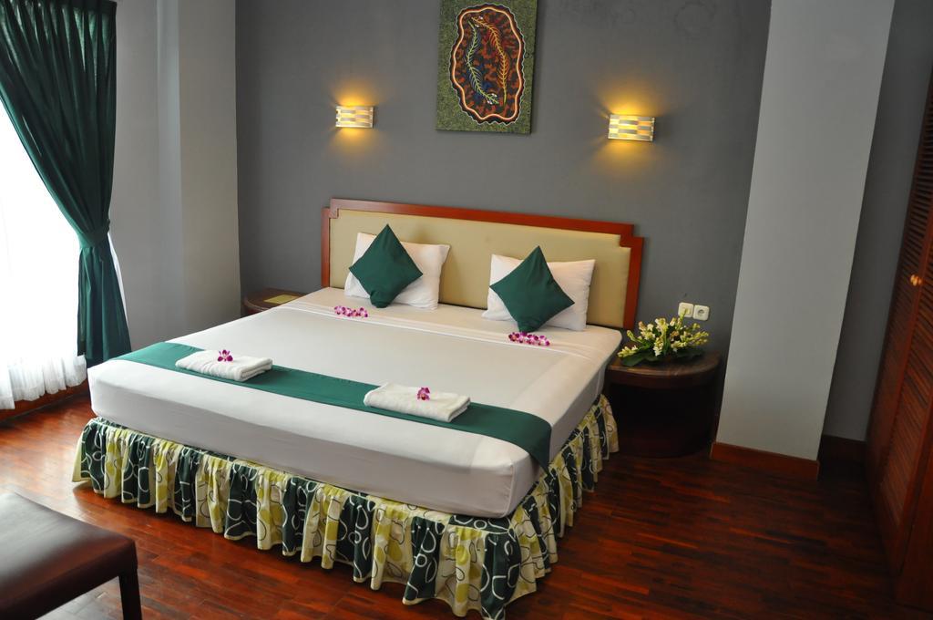 Ghotic Hotel *